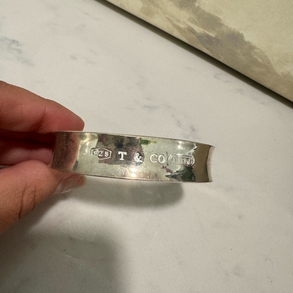 ONE DAY SALE✨

FINAL SALE♥️TIFFANY & CO. 925 vintage bangle bracelet ✨ - Picture 14 of 16